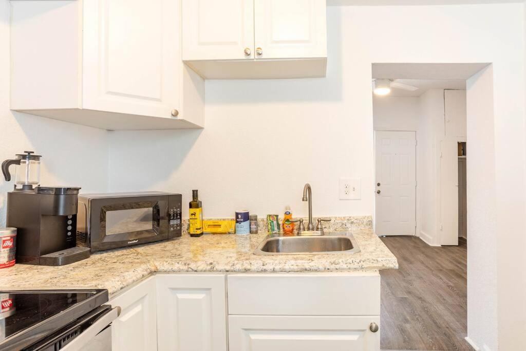 Lovely Historic Near Amelia Arena + Hyde Park Apartamento
